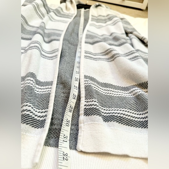 Lovely thick White with black striped hooded cardigan - Picture 3 of 4
